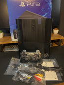 PlayStation 3 Super slim desbloqueado, Completo com 2 Controles, Todos os cabos, Loja de Jogos com +10000 Jogos